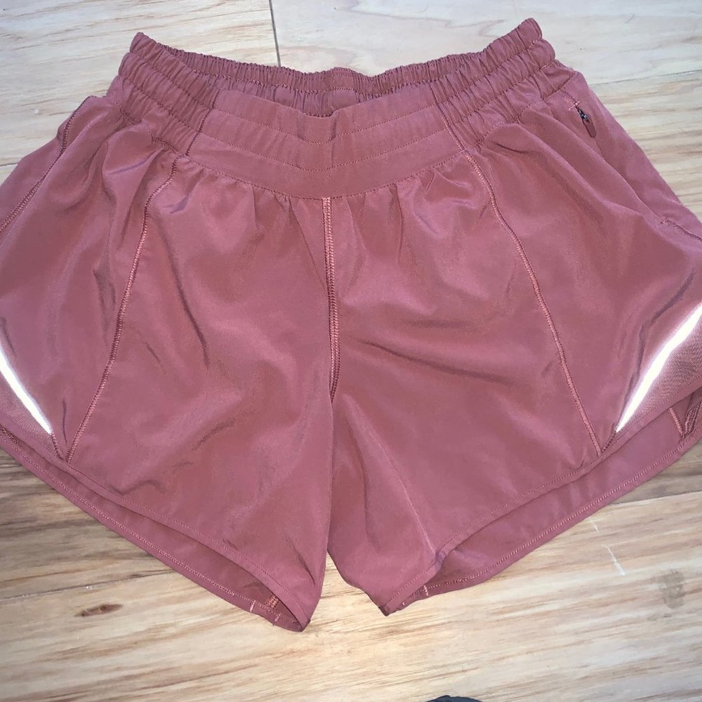 Lululemon Hotty Hot Short II 2.5" - Chianti